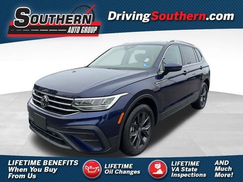 Used 2023 Volkswagen Tiguan SE w/ Panoramic Sunroof Package image 1