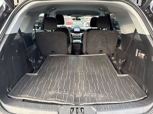 Used 2023 Ford Explorer XLT image 15