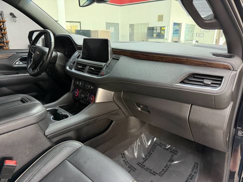 Used 2021 Chevrolet Suburban Premier AWD/4WD image 19