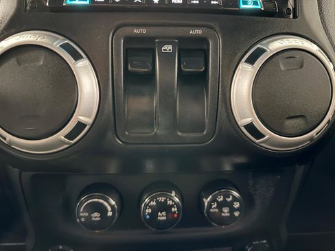 Used 2014 Jeep Wrangler Sahara w/ Connectivity Group image 37