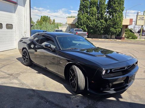 Used 2015 Dodge Challenger R/T Plus RWD image 7