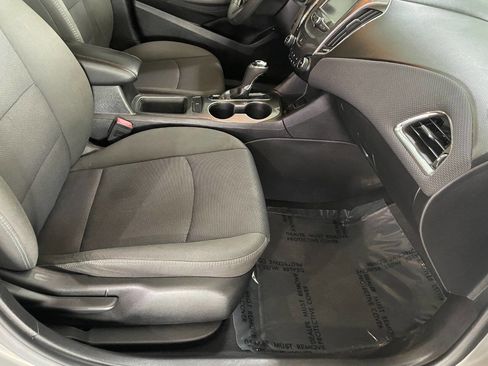 Used 2017 Chevrolet Cruze LT w/ Convenience Package image 27