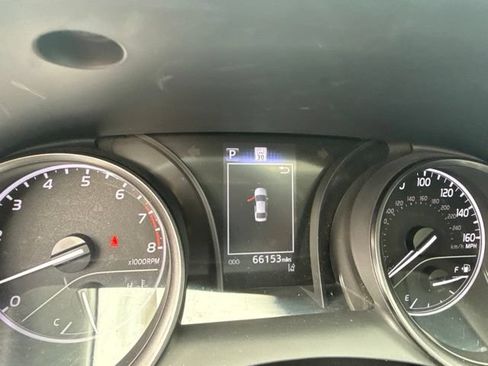 Used 2021 Toyota Camry SE w/ Convenience Package FWD image 5
