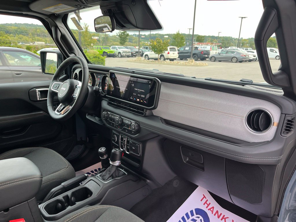 Used 2026 Jeep Wrangler Unlimited Sahara AWD/4WD image 27