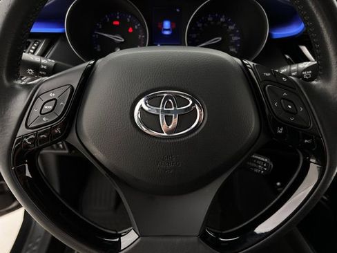 Used 2020 Toyota C-HR XLE FWD image 16