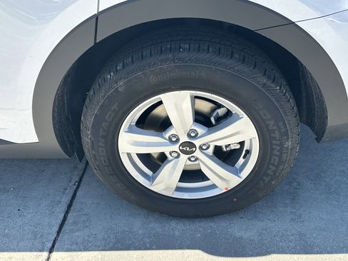 New 2026 Kia Sorento LX FWD image 11