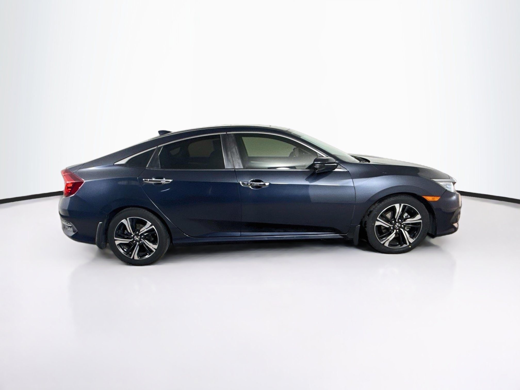 Used 2018 Honda Civic Touring image 2