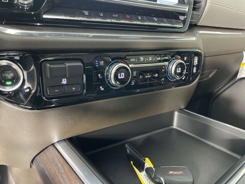 Used 2025 GMC Sierra 2500 SLT w/ SLT Convenience Package image 18