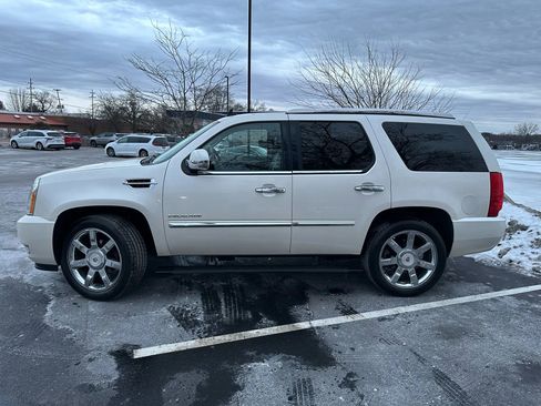 Used 2013 Cadillac Escalade Luxury image 8