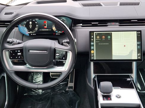 Certified 2025 Land Rover Range Rover SE image 28