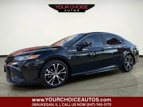 Used 2020 Toyota Camry SE FWD image 1