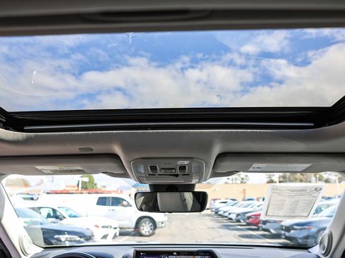 Used 2022 Toyota Highlander Limited image 7