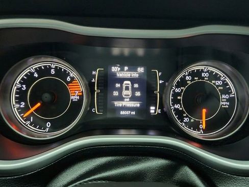 Used 2018 Jeep Cherokee Latitude Plus image 11