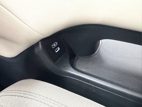 Certified 2025 Honda HR-V LX image 25