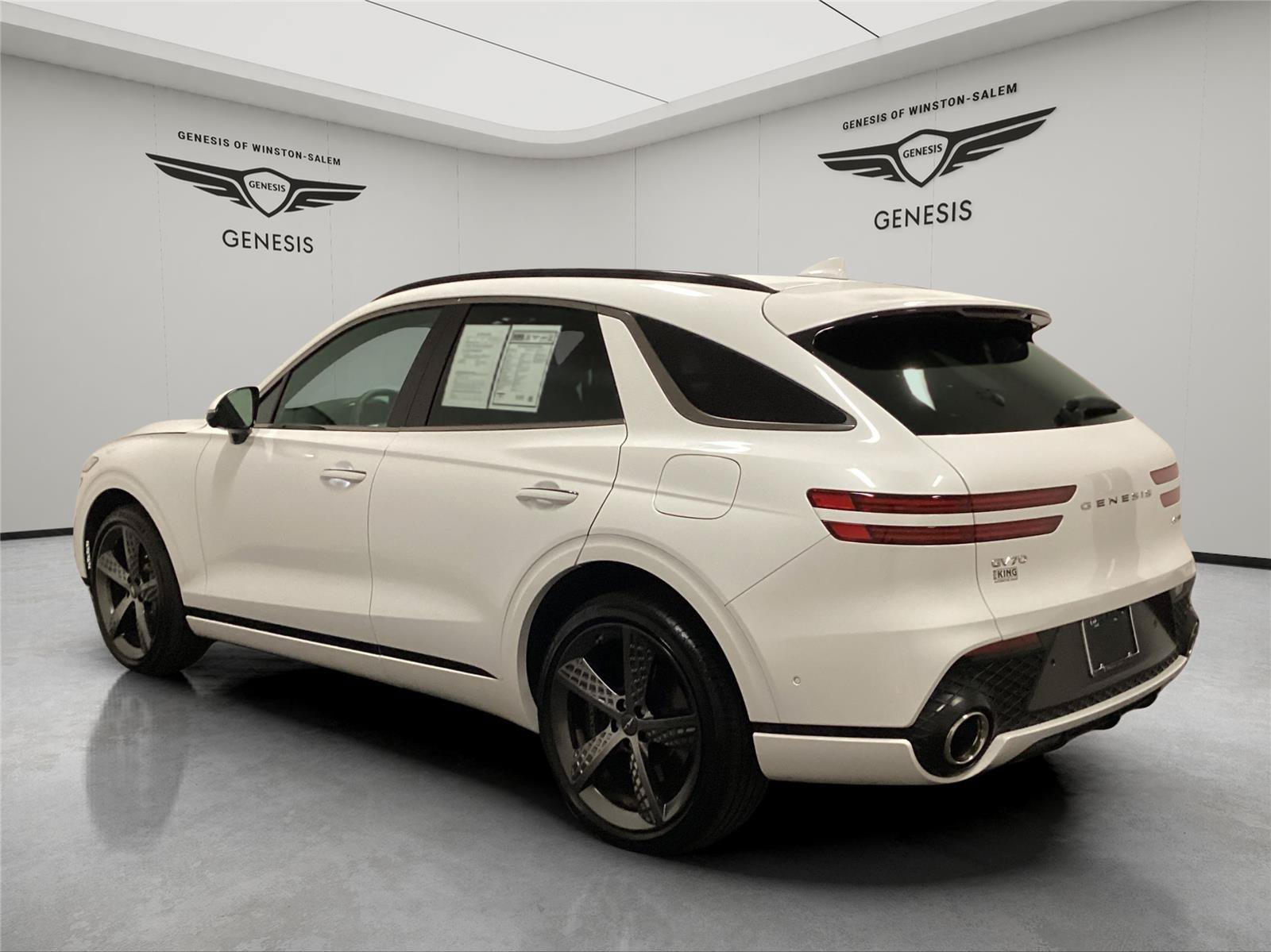 Used 2025 Genesis GV70 3.5T Sport w/ Sport Advanced Package AWD/4WD image 3