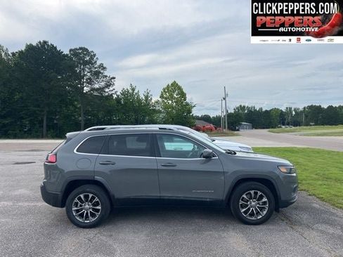 Used 2020 Jeep Cherokee Latitude Plus FWD image 2