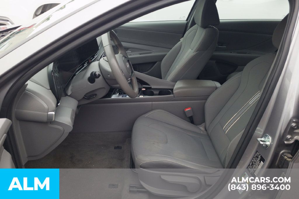 Used 2025 Hyundai Elantra SEL FWD image 6