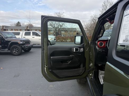 Used 2022 Jeep Wrangler Rubicon image 12