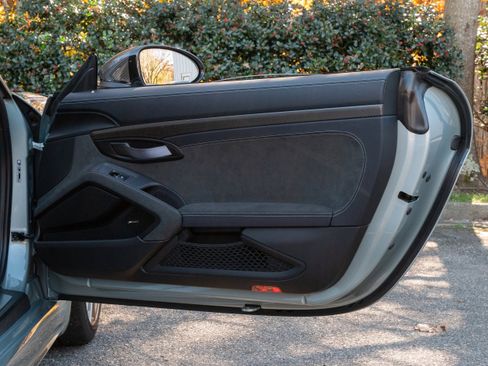 Used 2024 Porsche 718 Cayman GT4 RS image 32