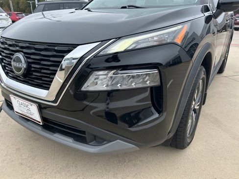 Used 2022 Nissan Rogue SV image 4