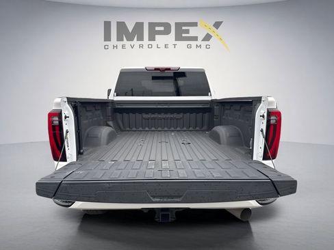 Used 2024 GMC Sierra 3500 Denali Ultimate AWD/4WD image 9