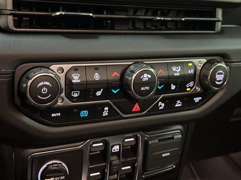 New 2025 Jeep Wrangler Unlimited Sahara image 20