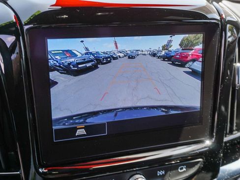 Used 2023 Chevrolet Traverse LT FWD image 23