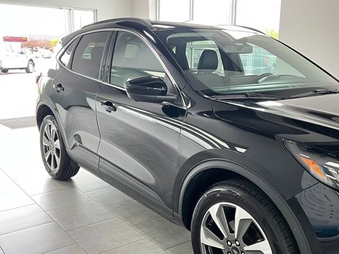 Used 2024 Ford Escape Platinum AWD/4WD image 5