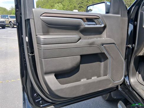 Used 2022 Chevrolet Silverado 1500 LT w/ Protection Package AWD/4WD image 10