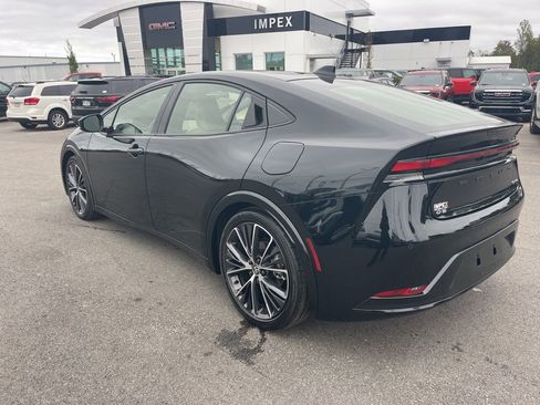 Used 2024 Toyota Prius XLE image 3