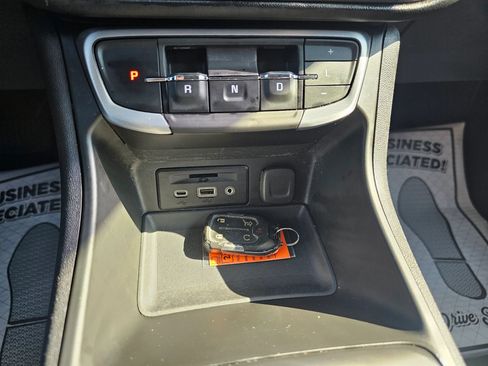 Used 2022 GMC Terrain SLT FWD image 23