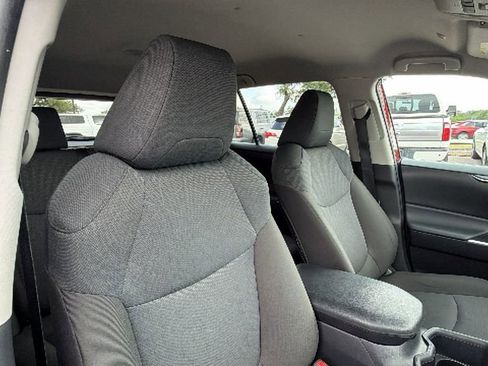 Certified 2025 Toyota RAV4 XLE FWD image 40