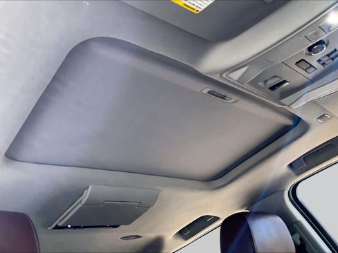 Used 2020 Chevrolet Suburban Premier w/ Premier Plus Edition RWD image 14