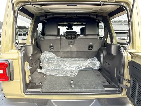 New 2026 Jeep Wrangler Unlimited Rubicon 392 w/ Quick Order Package 27X Moab AWD/4WD image 29