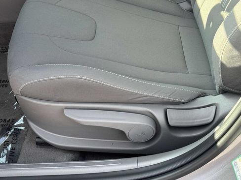 Used 2024 Hyundai Elantra SEL w/ Convenience Package FWD image 18