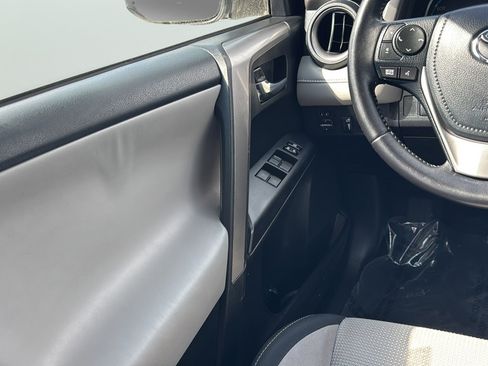 Used 2016 Toyota RAV4 XLE AWD/4WD image 19