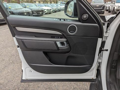 Used 2023 Land Rover Discovery S R-Dynamic image 11