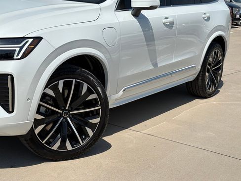New 2025 Volvo XC90 T8 Plus w/ Protection Package Premier image 7