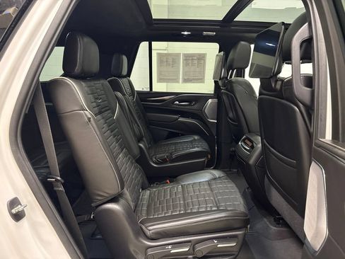 Used 2021 Cadillac Escalade Sport Platinum w/ Heavy-Duty Trailer Package AWD/4WD image 37