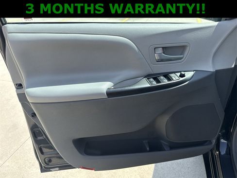Used 2017 Toyota Sienna LE image 12