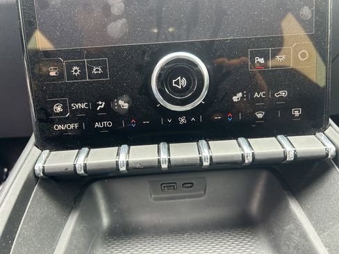 Used 2025 GMC Terrain Elevation w/ Elevation Premium Package AWD/4WD image 9