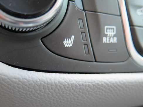 Used 2023 Chevrolet Equinox LT FWD image 14