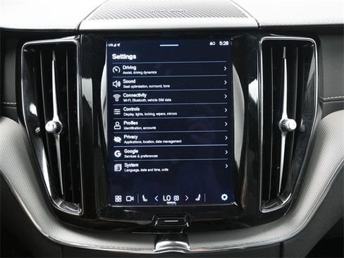 Used 2022 Volvo XC60 B6 R-Design w/ Protection Package Premier image 15