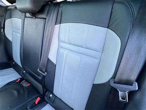 Used 2020 Land Rover Range Rover Evoque R-Dynamic SE image 16