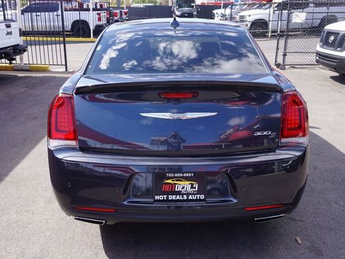 Used 2018 Chrysler 300 S w/ 300S Premium Group RWD image 7