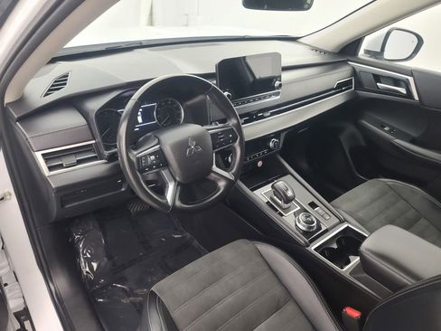 Used 2024 Mitsubishi Outlander SE image 24