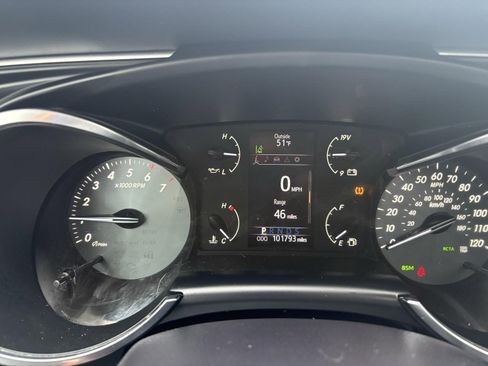 Used 2019 Toyota Sequoia SR5 image 31