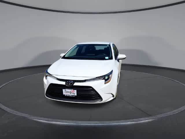 Certified 2025 Toyota Corolla LE FWD image 3