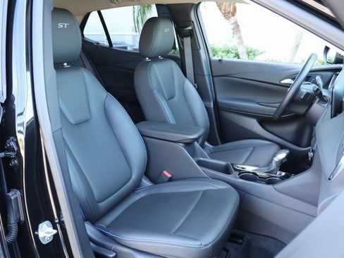 Used 2025 Buick Encore GX Sport Touring w/ Advanced Technology Package image 18