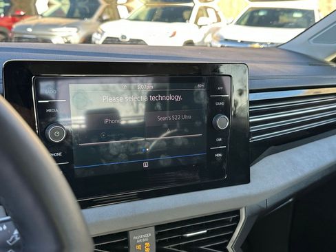 Used 2025 Volkswagen Jetta SE image 21